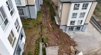 Sitenin istinat duvarı çöktü; 32 kişi tahliye edildi