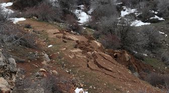 Sivas'ta AFAD ekipleri heyelan yaşanan köy yolunda inceleme yaptı