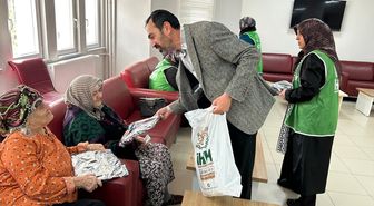 Sivas'ta İHH üyelerinden huzurevine ziyaret