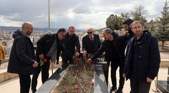 Sivas'ta meslektaşları gazeteci İsmail Güneş'i kabri başında andı