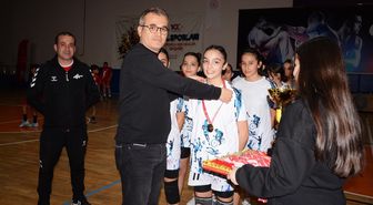 Spor AŞ Kız Hentbol Takımı il birincisi oldu