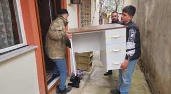 Suluova'da öksüz ve yetim çocuklara çalışma masası ve sandalye verildi