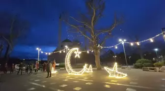 Suluova'da ramazan dualarla ve mahya ile karşılandı