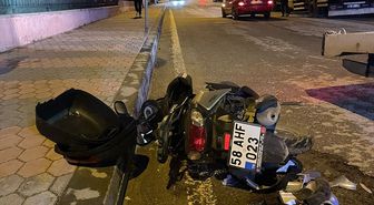 Suşehri'nde otomobil ile motosiklet çarpıştı, 1 kişi yaralandı