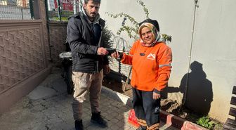Tarsus'ta temizlik personeli yerde bulduğu cüzdanı sahibine ulaştırdı