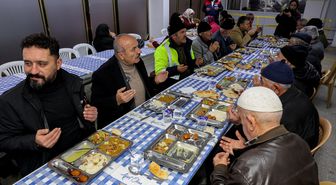 Taşköprü Belediye Başkanı Arslan, ilk iftarını vatandaşlarla açtı