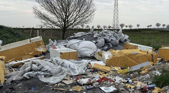Tekirdağ'da araziye atılan atıklara vatandaşlar tepki gösterdi