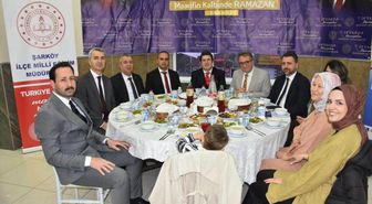 Tekirdağ'da 'Maarifin Kalbinde Ramazan' temalı iftar programı düzenlendi