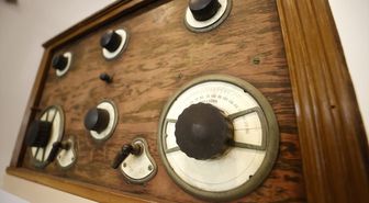 Telgraftan dönüştürülen 106 yıllık radyo ziyaretçileri geçmişe götürüyor