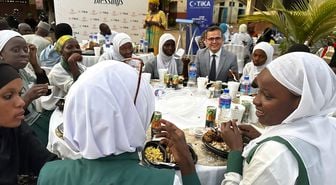 TİKA, Gambiya'da işitme engelliler okulunda iftar verdi