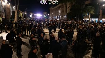 Tiran'da binlerce kişi Rama hükümetinin istifasını istedi
