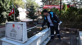 Tokat Belediyesi ekipleri mezarlıklarda bayram öncesi bakım çalışması yapıyor