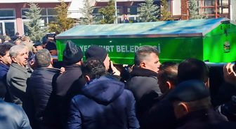 Tokat'ta kaldığı apartta ölü bulunan kişinin cenazesi toprağa verildi