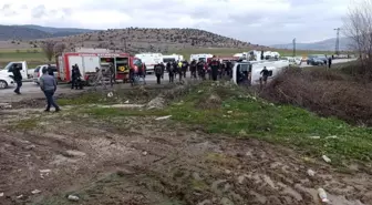 Zile'de Servis Minibüsü Devrildi: 6 Öğrenci Yaralandı