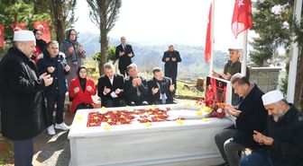 Trabzon Büyükşehir Belediye Başkanı Genç'ten şehit pilot Gençcelep'in mezarına ziyaret
