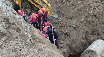 Trabzon'da göçük altında kalan iş makinesi operatörü kurtarıldı