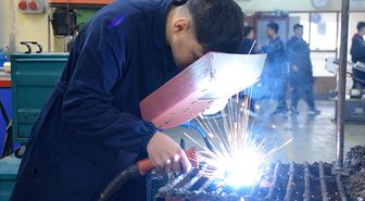 Turgutlu'da meslek lisesi öğrencileri atıl malzemeleri dekoratif eşyalara dönüştürüyor
