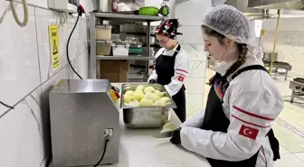 Turizm lisesi öğrencileri sahada iş hayatına hazırlanıyor