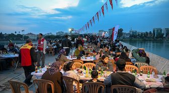 Türk Kızılay, Adana'da iftar programı düzenledi