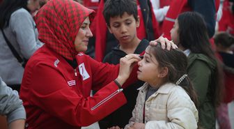 Türk Kızılay Genel Başkanı Yılmaz, Hatay'da depremzedelerle iftar yaptı