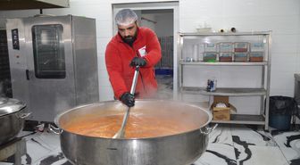 Türk Kızılay Muş'ta 1000 aileye iftar yemeği ulaştırıyor