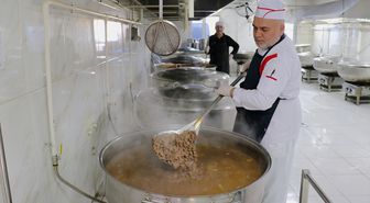Türk Kızılay, Van'da 7 bin kişiye sıcak yemek ulaştırıyor