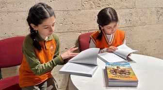 'Türkçenin bayraktarı Aşık Paşa'nın torunları, yazdıkları hikaye ve şiirlerle Türk diline sahip çıkıyor