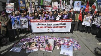 Türkiye Gençlik Birliği ve Cumhuriyet Kadınları Derneği, İran'a destek eylemi düzenledi