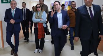 Türkiye'nin Kahire Büyükelçisi Şen, Mısır'da tedavi gören Filistinli ve Mısırlı çocukları ziyaret etti