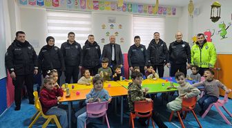Ulaş'ta polisler Kur'an kursu öğrencileriyle bir araya geldi