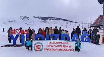 Ulaş'tan 27 öğrenci Yıldız Dağı Kış Sporları Turizm Merkezi'nde eğlendi