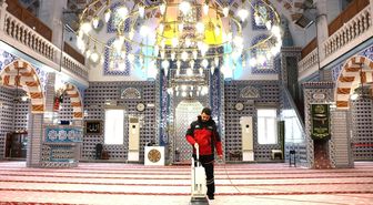 Ümraniye'deki camilerde bayram önce temizlik çalışması