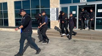 Uşak merkezli yasa dışı bahis ve dolandırıcılık operasyonunda yakalanan 15 kişiden 12'si tutuklandı