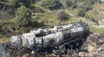 Uşak'ta devrildikten sonra alev alan akaryakıt tankerinin sürücüsü öldü