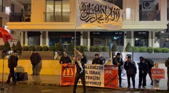 Üsküdar'da mahalle sakinlerinin McDonald's protestosu sürüyor