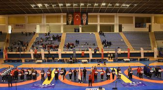 Van'da 15 Yaş Altı Grekoromen Serbest Güreş Grup Müsabakaları başladı