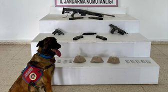Van'da 3 kilo 100 gram uyuşturucu ve çok sayıda silah ele geçirildi