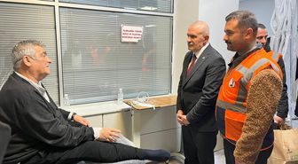 Van'da AK Parti'li gençler, sağlık çalışanları ve hastalara sahurluk ikram etti