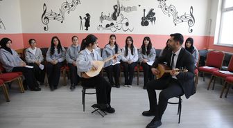 Van'da 'Her Öğrenci Bir Enstrüman' projesiyle 178 öğrenci müzikle buluştu