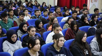 Van'da öğrenciler, 'IBAN dolandırıcılığı' konusunda bilgilendirildi