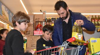 Van'da öğrenciler yardım kolileri hazırladı