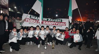 Voleybolda Türkiye şampiyonu olan öğrenciler Bozkurt ilçesinde coşkuyla karşılandı