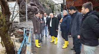Yahyalı Kaymakamı Gültekin ve Belediye Başkanı Öztürk selden etkilenen bölgede inceleme yaptı