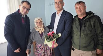 Yakakent'te Kaymakam Taşyapan ve Belediye Başkanı Aydoğdu'dan yaşlılara ziyaret