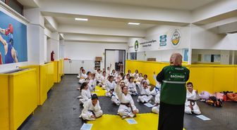 Yeşilay ERVA Spor Kulüpleri'nde gençlere yönelik bağımlılıkla mücadele seminerleri düzenledi