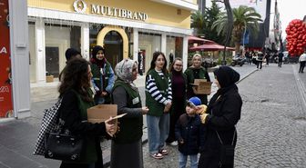 Yeşilay, vatandaşlara kış çayı dağıtarak sağlıklı yaşama ve bağımlılığa dikkati çekti