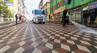 Yeşilyurt'ta caddelerde temizlik çalışmalarına başlandı