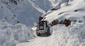 Yüksekova'da kapalı mezra yolu ulaşıma açıldı