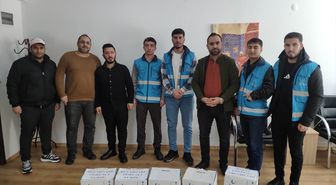 Yurttaki üniversite öğrencileri hazırladıkları kolileri ailelere dağıttı