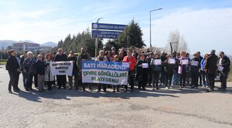 Zonguldak'ta çevre gönüllüleri atıkların sahile vurmasına ilişkin açıklama yaptı